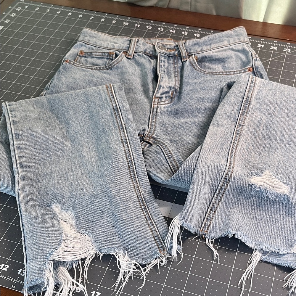 BDG Cowboy Jean Light Blue Distressed
